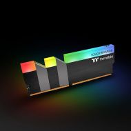 Pamäť RAM THERMALTAKE Toughram RGB CL19 16 GB