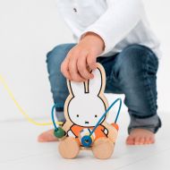 Drevená ťaháčik Miffy s korálkami